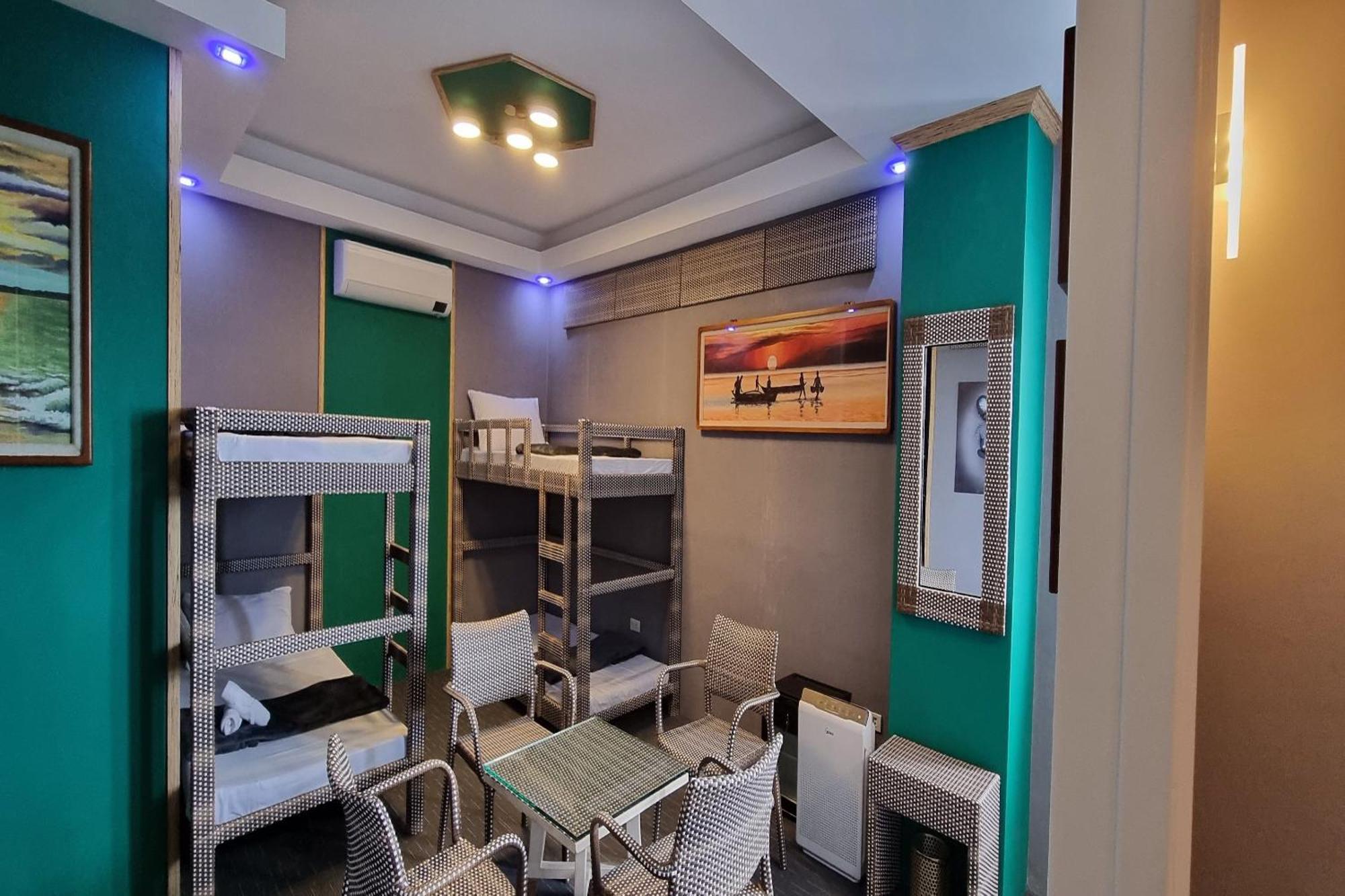 Attic Capsule Hotel Marigondon  ภายนอก รูปภาพ