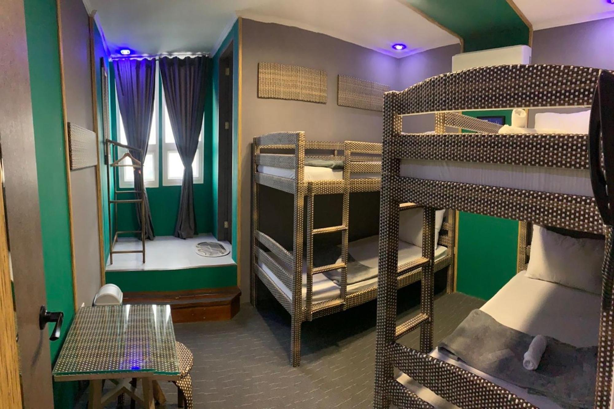 Attic Capsule Hotel Marigondon  ภายนอก รูปภาพ
