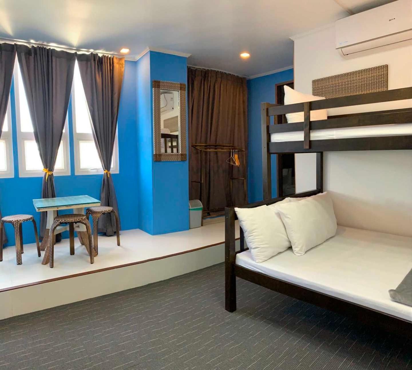 Attic Capsule Hotel Marigondon  ภายนอก รูปภาพ
