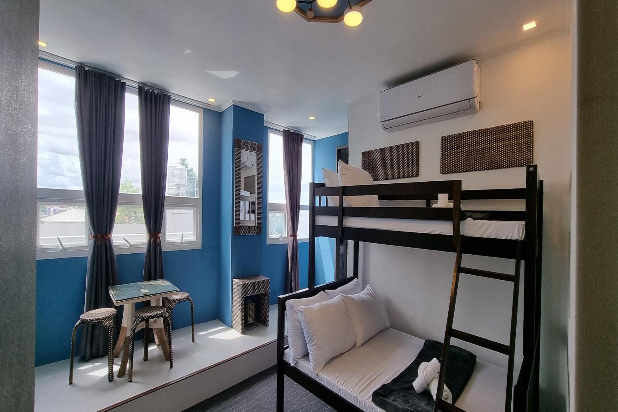 Attic Capsule Hotel Marigondon  ภายนอก รูปภาพ