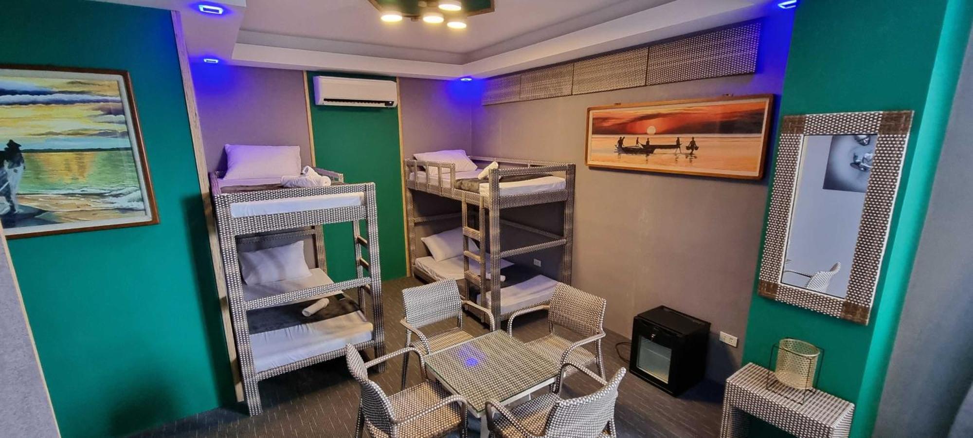 Attic Capsule Hotel Marigondon  ภายนอก รูปภาพ