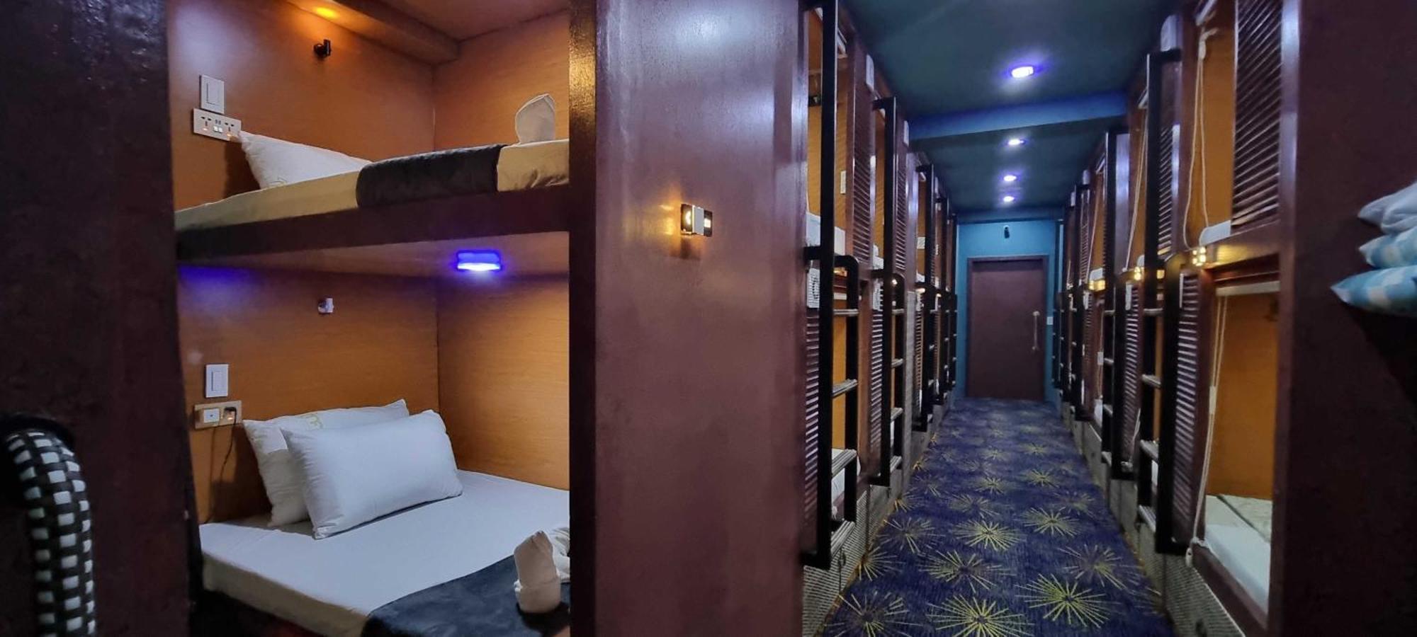 Attic Capsule Hotel Marigondon  ภายนอก รูปภาพ