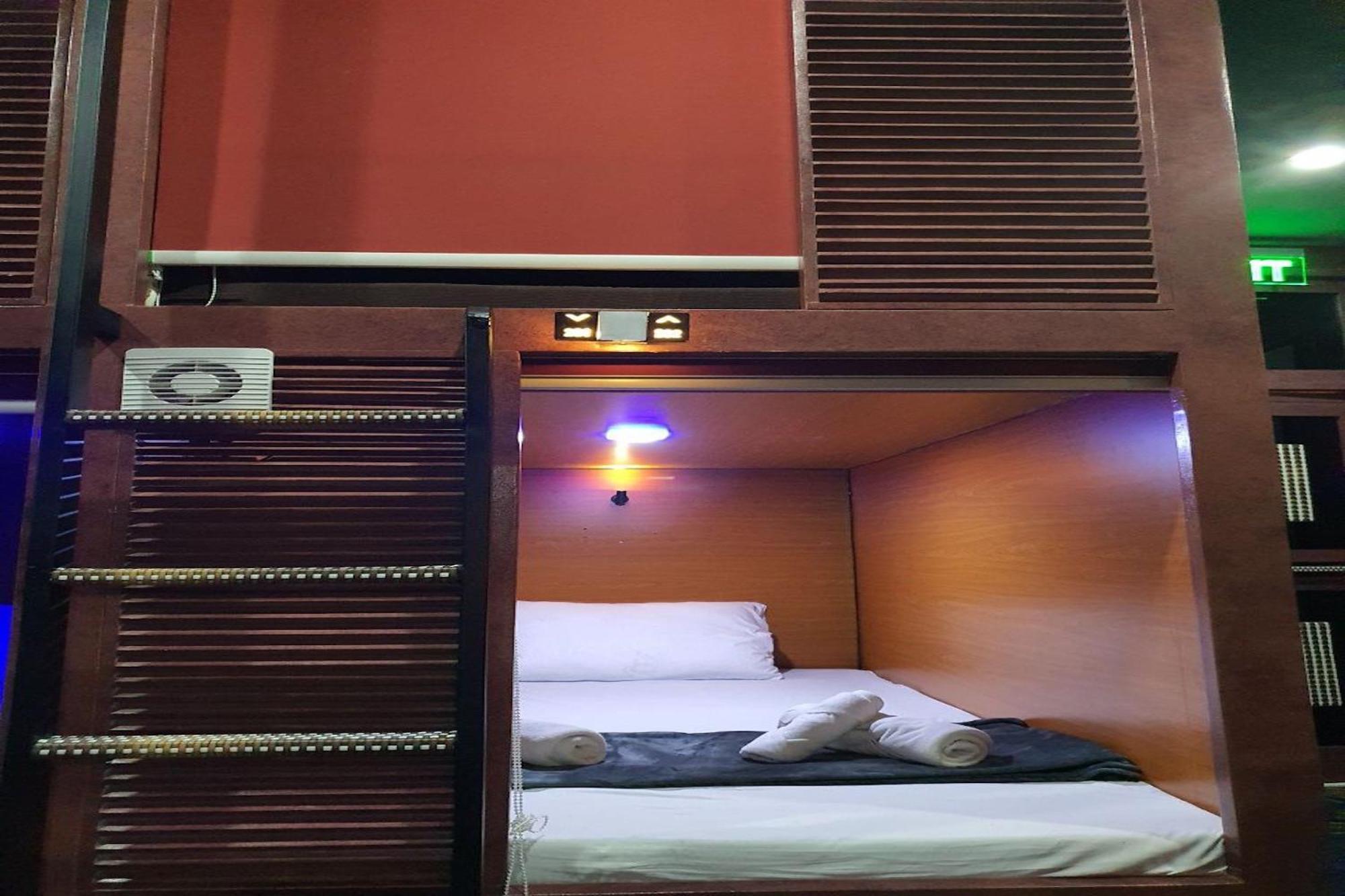 Attic Capsule Hotel Marigondon  ภายนอก รูปภาพ