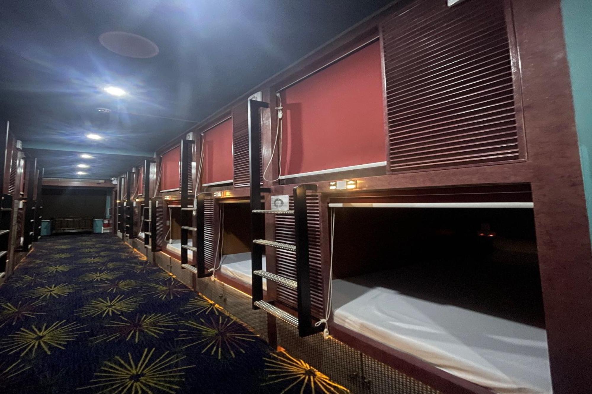 Attic Capsule Hotel Marigondon  ภายนอก รูปภาพ