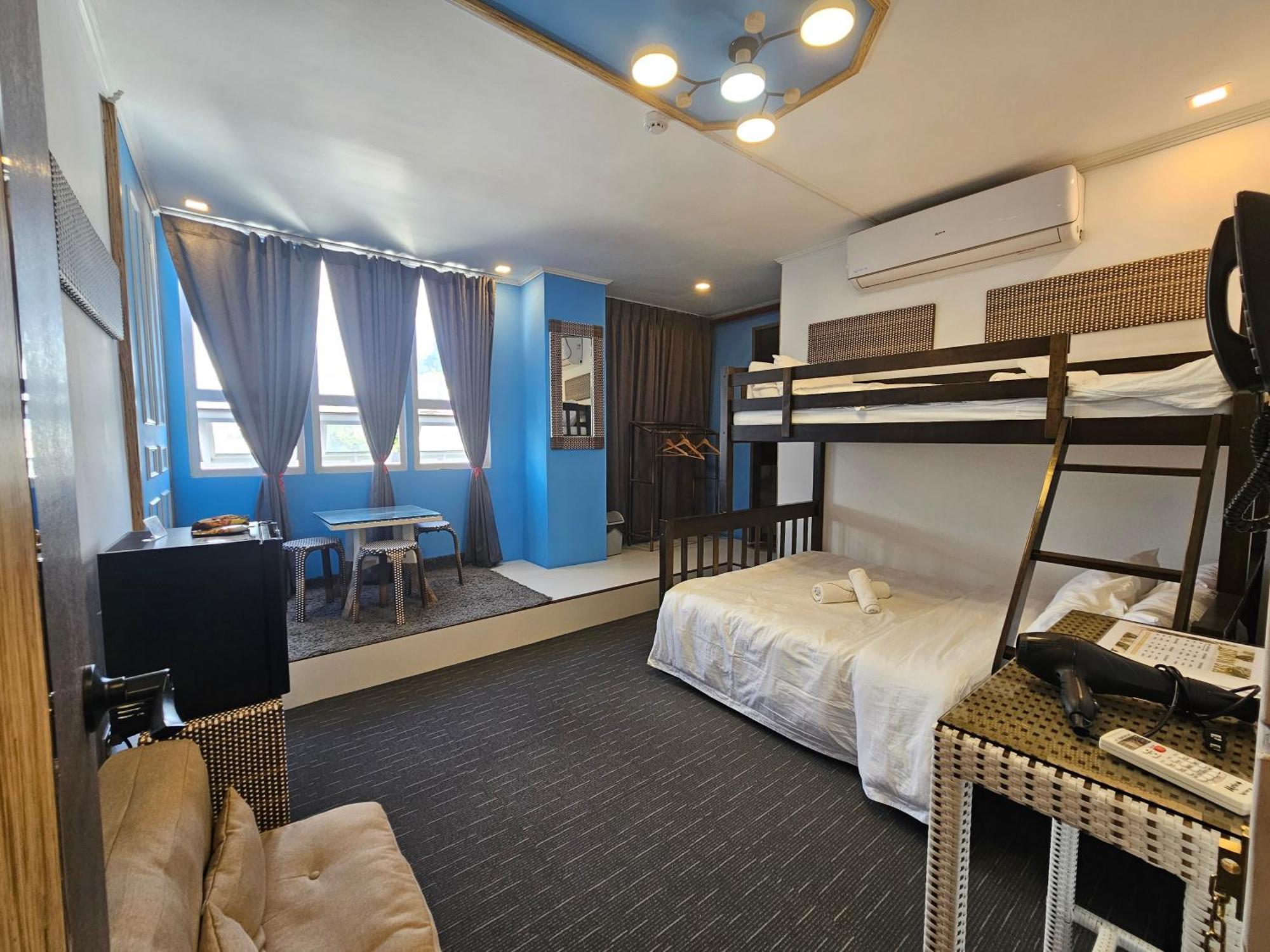 Attic Capsule Hotel Marigondon  ภายนอก รูปภาพ