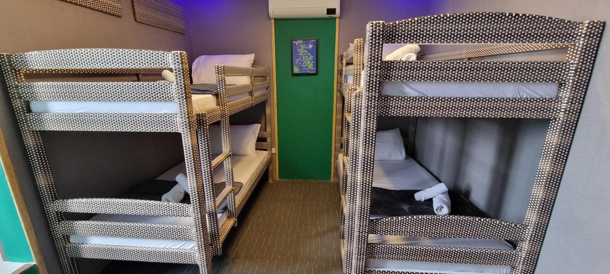 Attic Capsule Hotel Marigondon  ภายนอก รูปภาพ